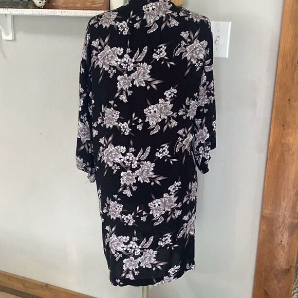 Spiritual Gangster Maya tie front Kimono robe black white one size - Picture 4 of 10